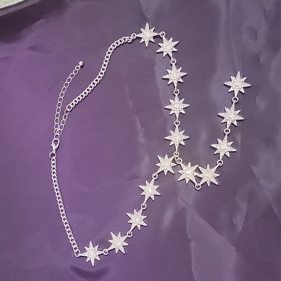 🏷️Gorgeous Gold Tone Sparkling Star Necklace in good condition - Picture 6 of 8